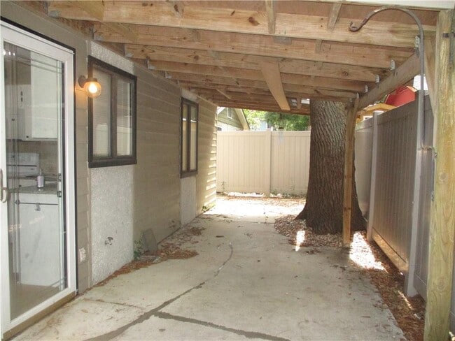 Building Photo - 305 Palmetto St
