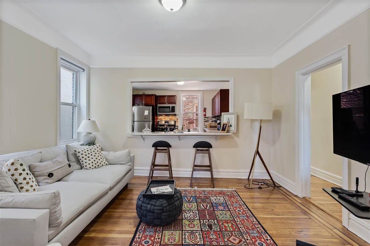 Foto principal - 6045 Boulevard E