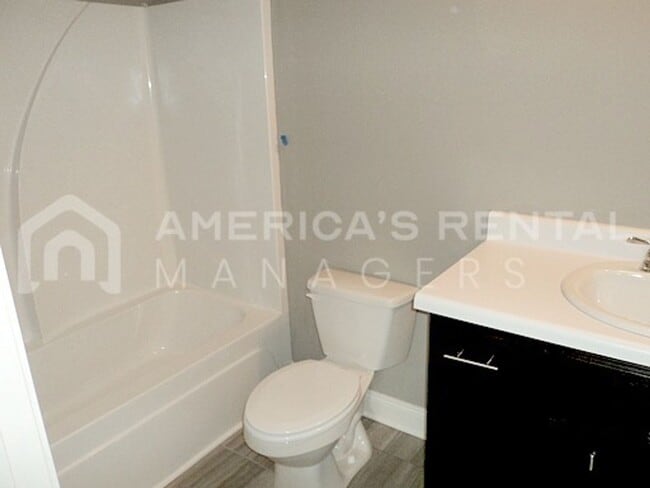 Building Photo - Home Available For Rent in Barretts Trace....