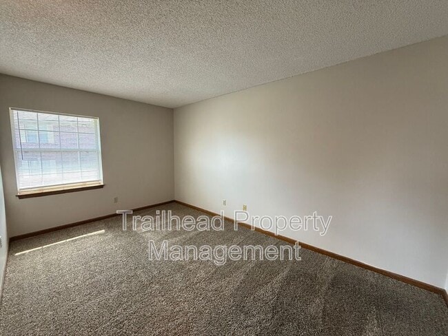 Building Photo - 3409 NW Duncan Rd