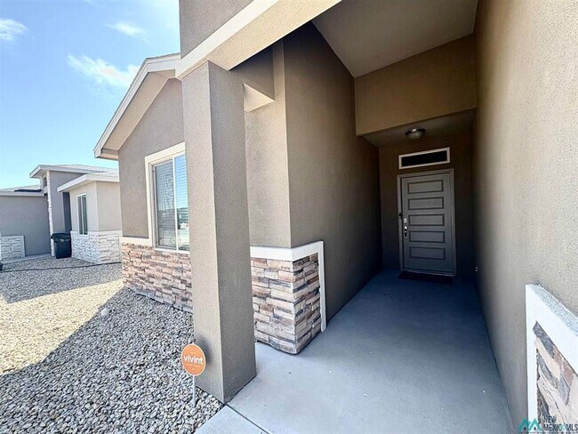 Foto del edificio - Large Four Bedroom Newer Construction Home