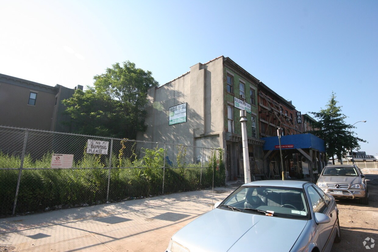 Building Photo - 311 Columbia St