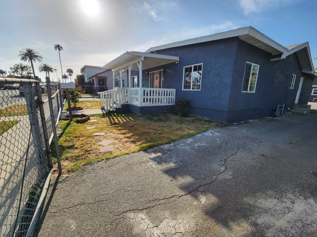 Primary Photo - 1459 W 102nd St