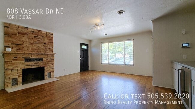 Building Photo - 808 Vassar Dr NE