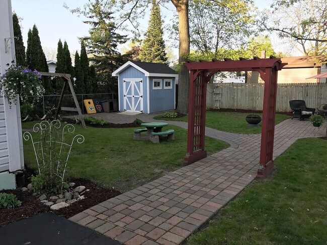Foto del edificio - Beautiful Home next to Paddock Lake (3BR/1...