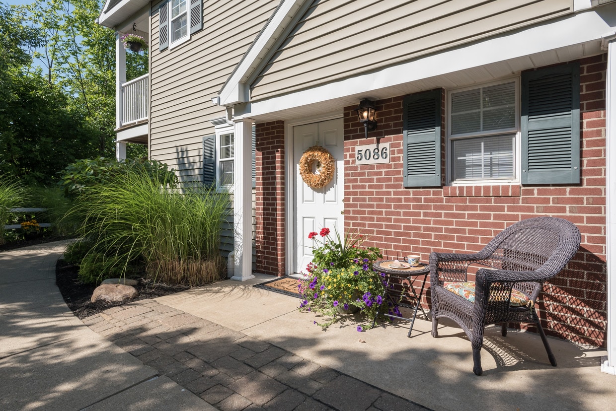 Devon II: Entrada - Waterford Village