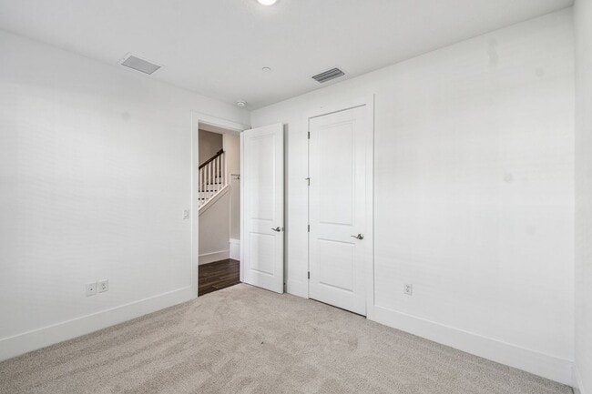 Building Photo - 1951 Risby Aly