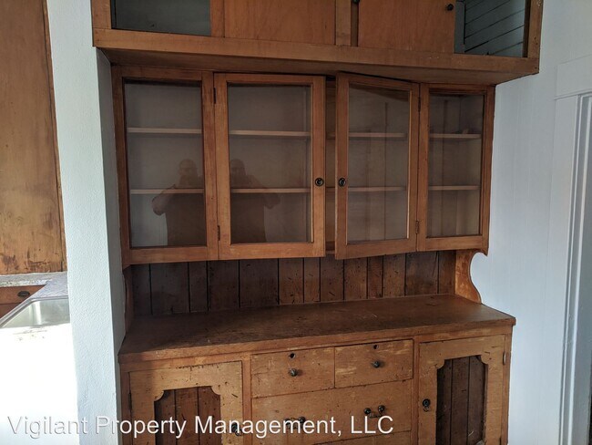 Building Photo - 2712 E 8th St