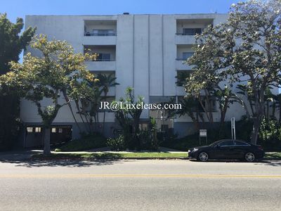 Foto del edificio - 345 S Doheny Dr