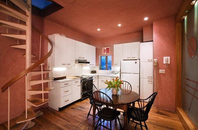 Building Photo - 329 West 21st Street