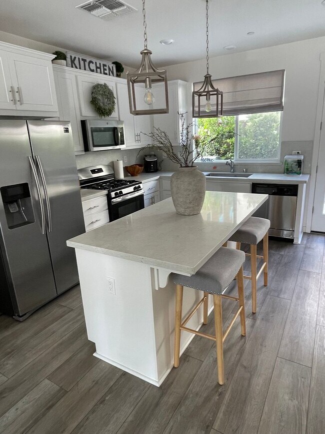 Building Photo - Beautiful 3 Bedroom 2.5 Bath Home for Rent...