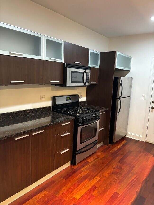 Foto del edificio - 1370 1/2 W Estes Ave