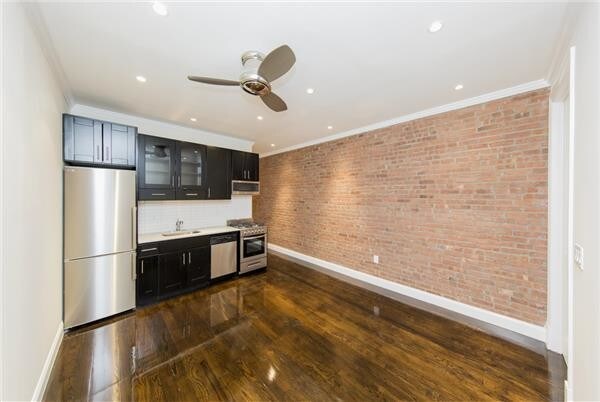 Building Photo - 170 W 83rd St