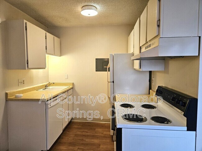 Building Photo - 5030 El Camino Dr