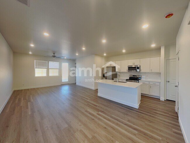 Building Photo - 13897 E 101st Ave