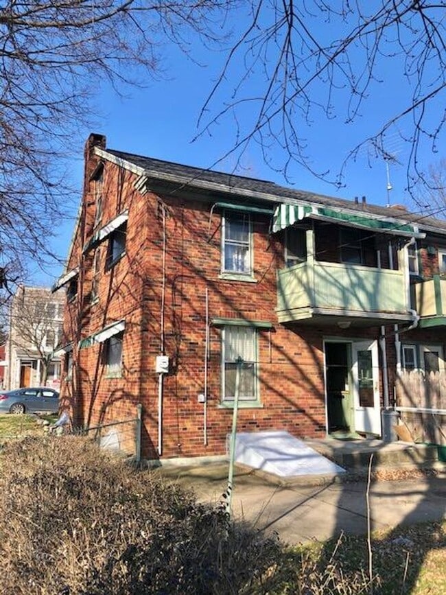 Building Photo - 301 N Reservoir St