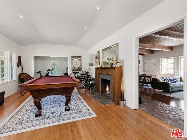 Building Photo - 5026 Laurel Canyon Blvd