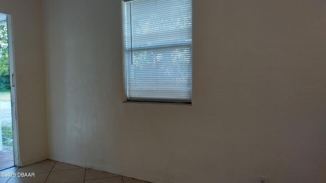 Building Photo - 5018 S Ridgewood Ave