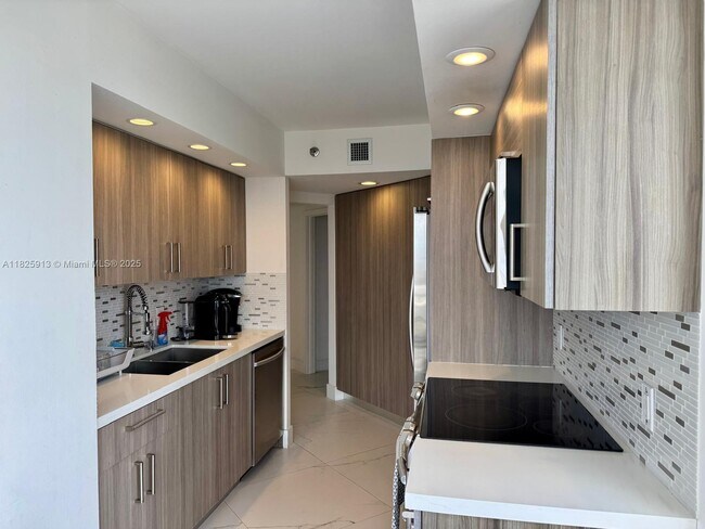 Foto del edificio - 1000 E Island Blvd
