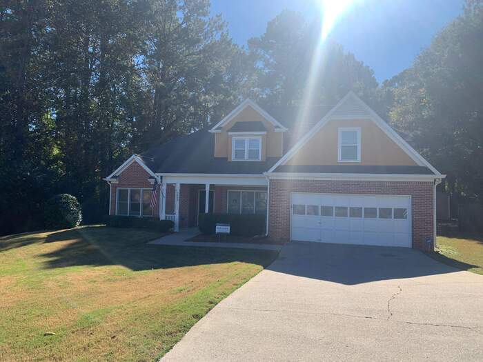 Foto principal - 5849 Millers Pond Ln