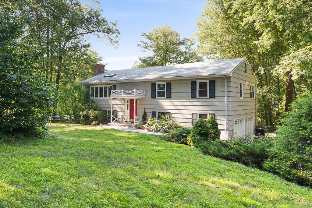 Primary Photo - 156 Tokeneke Rd