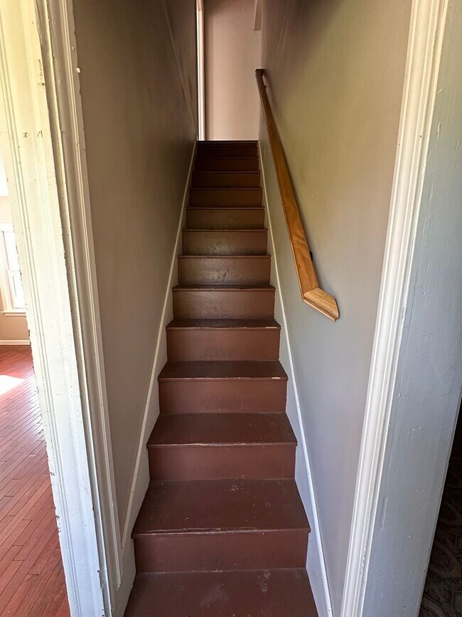 Foto del edificio - 5 Bedroom/1 bath Single family house