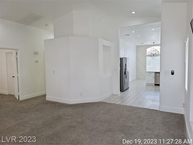 Foto del edificio - SUMMERLIN NORTH SINGLE-STORY WITH POOL & S...