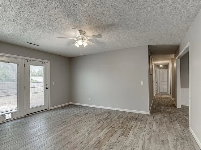 Building Photo - 4709 Newport Dr