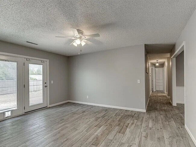 Foto del edificio - 4709 Newport Dr