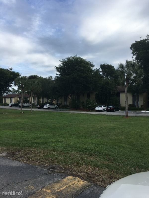 Foto del edificio - 1440 Green Valley Cir