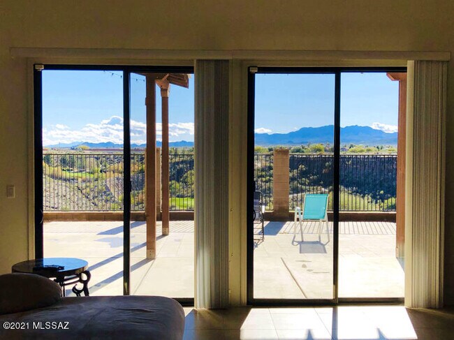 Foto del edificio - 8329 N Douglas Fir Dr