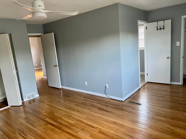 Building Photo - 23 Club Ln