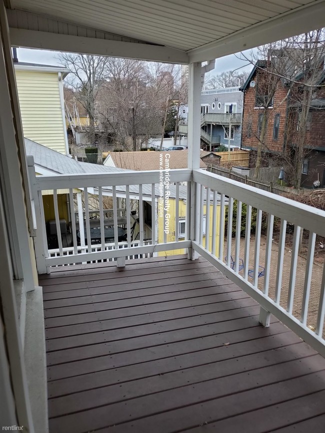 Building Photo - 3 br, 1 bath House - 36 Howard St # 2