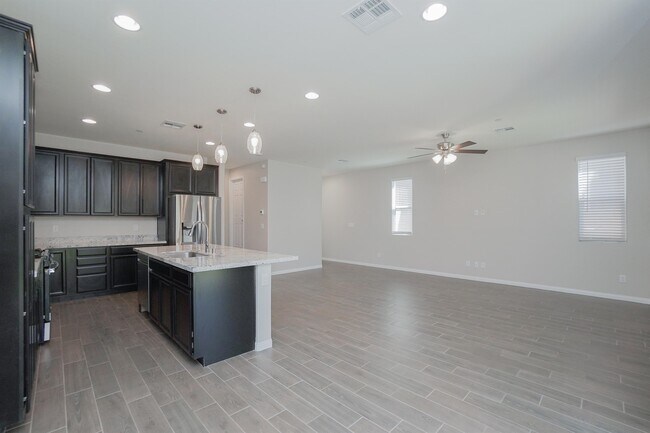 Foto del edificio - 125 Corretto Corner Ave