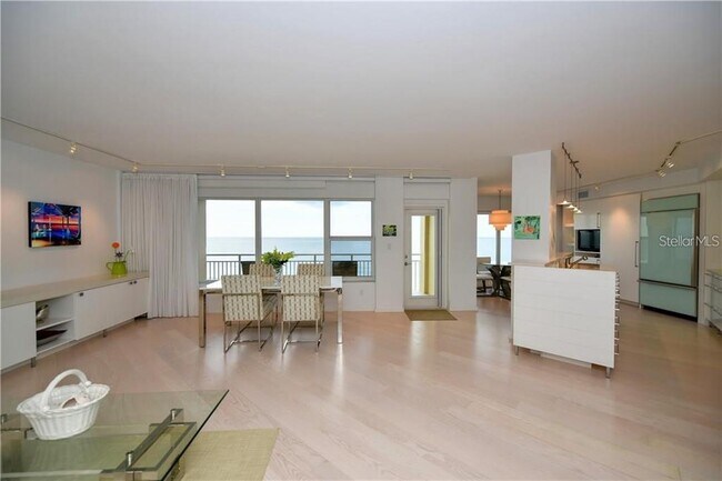Building Photo - 603 Longboat Club Rd