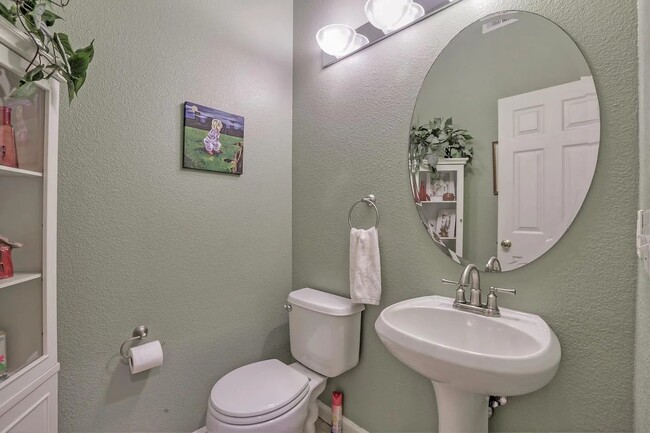 Foto del edificio - 18 Flora Ln