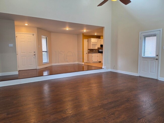 Building Photo - Great 3BR 2BA Find in Pleasant Tree Neighborhood!