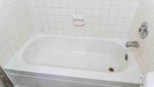 Building Photo - Fully Remodeled 2 Bedroom! **** $300 off move in **