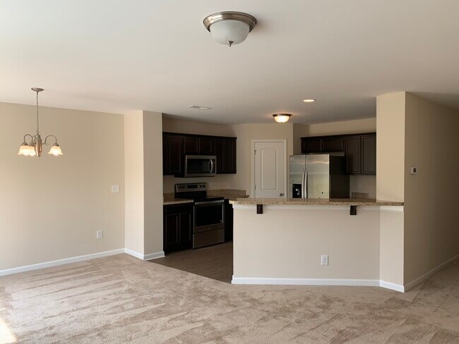 Foto del edificio - 410 Hidden Brook Lane