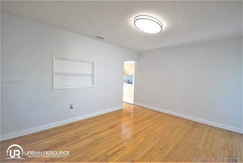 Foto del edificio - 117 S Shore Dr