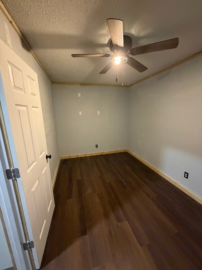 Building Photo - Laurie Townhomes