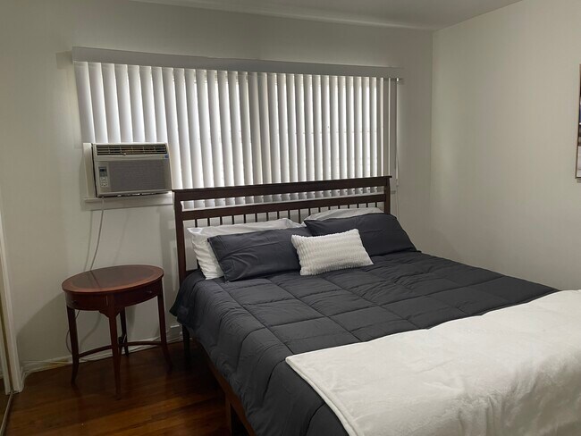 Foto del edificio - 8563 Colgate Ave