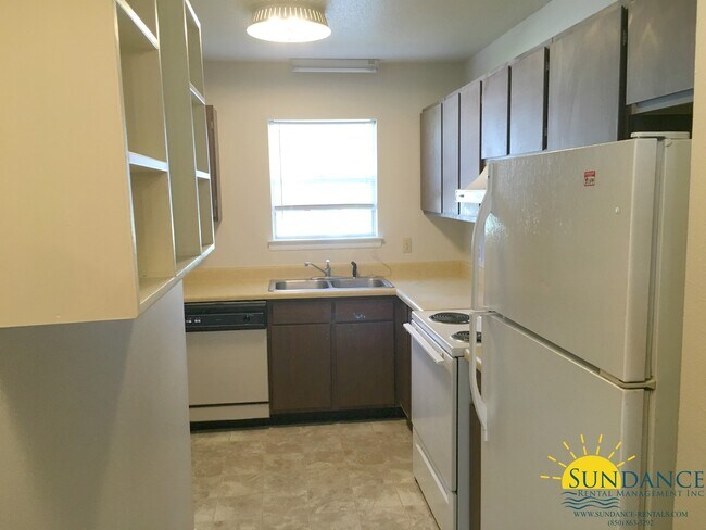 Building Photo - Great 3 Bedroom Townhouse in Shalimar