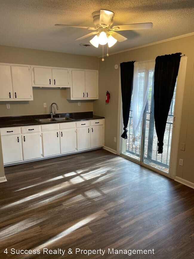 Building Photo - 3 br, 1 bath House - 3365 Elk Point Dr.