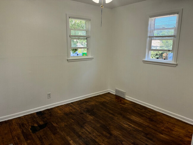 Building Photo - 1502 E Buena Ventura St