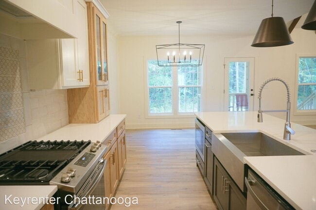 Building Photo - 5 br, 3 bath House - 2648 Wendell Way