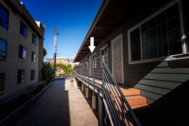 Building Photo - 3874 Riviera Dr