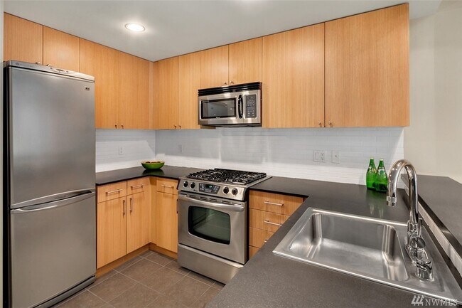 kitchen w gas range - 76 Cedar St