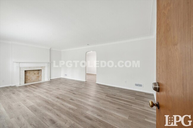 Foto del edificio - 2834 Sherbrooke Rd