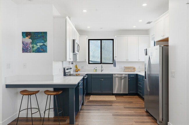 Building Photo - 259 Almond St